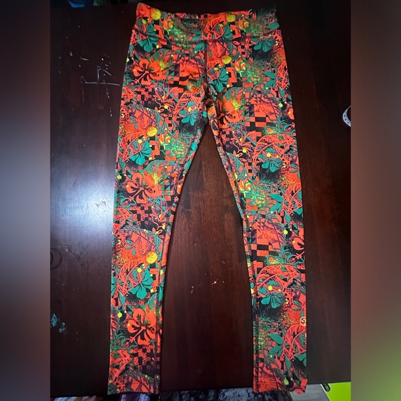 Zumba Wear Lovely Bright and Colorful Leggings Size Large - Picture 2 of 7